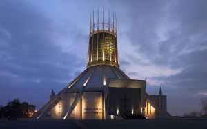 1024px-Liverpool_Metropolitan_Cathedral_at_dusk_(reduced_grain),_corrected_perspective